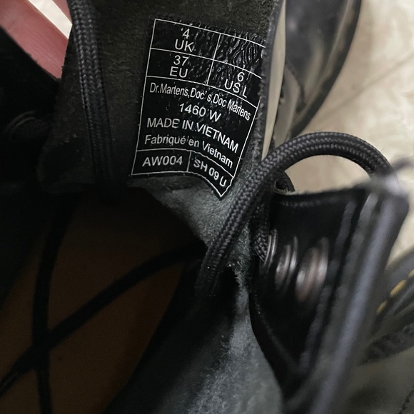 Dr Martens Women’s 1460 Smooth Leather Boots - Picture 3 of 10